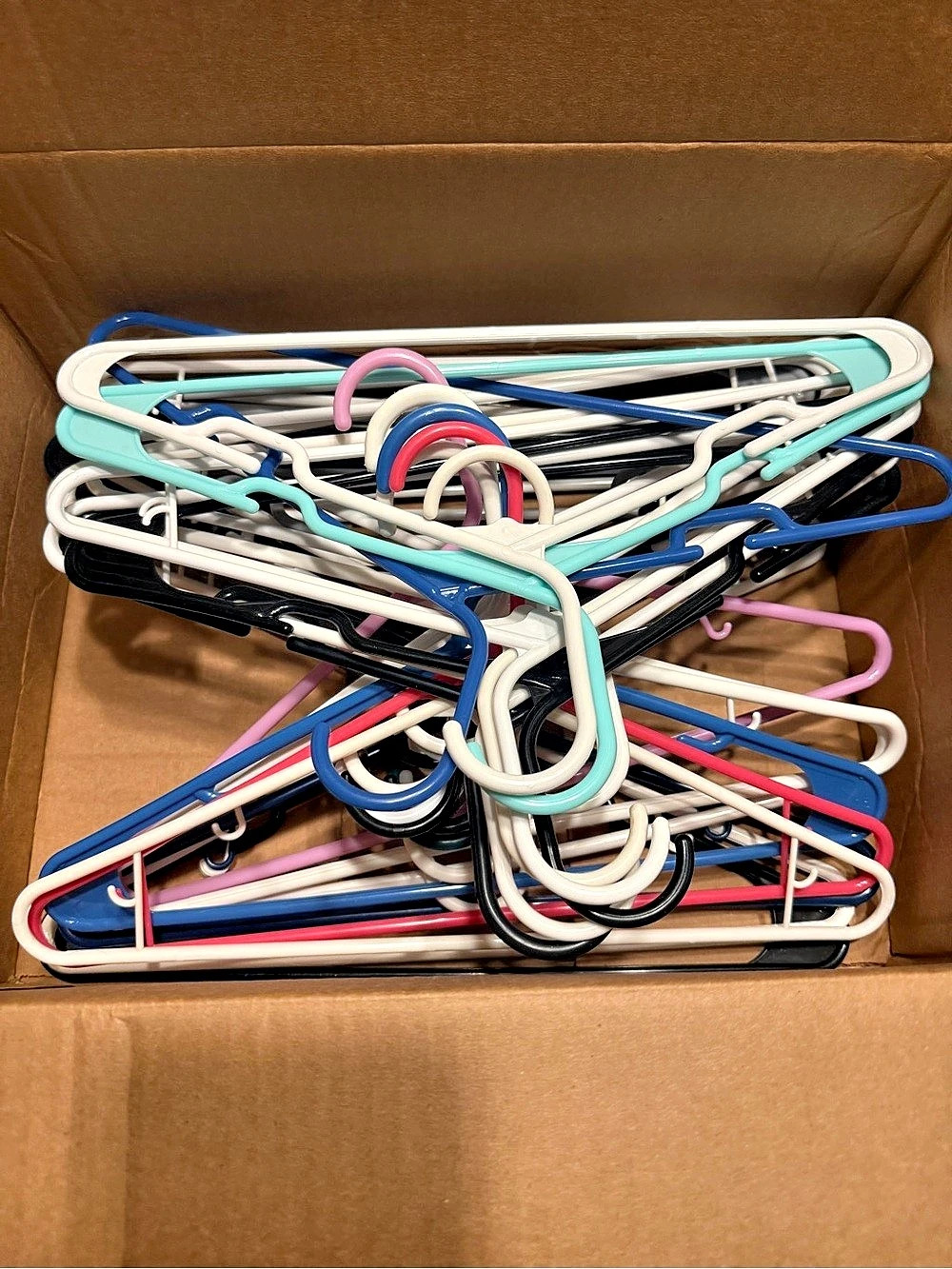 32 Assorted Clothing Hangers Multicolor